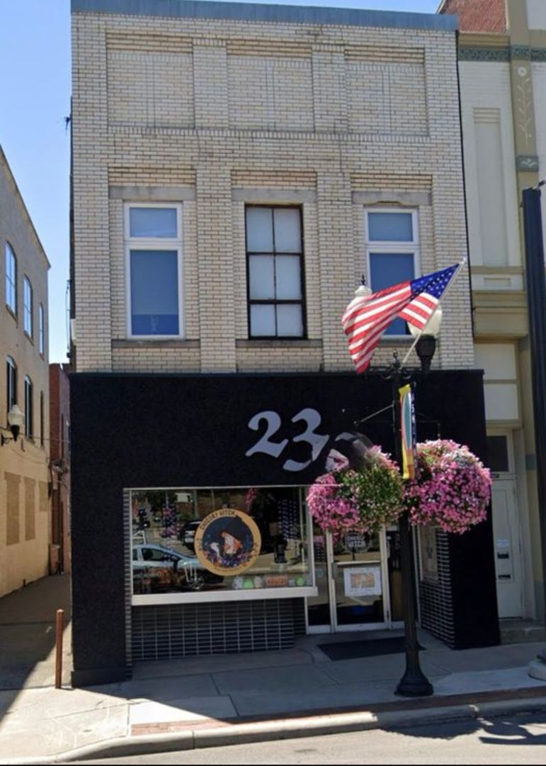 1 bedroom/ 1 bath Upstairs Apartment