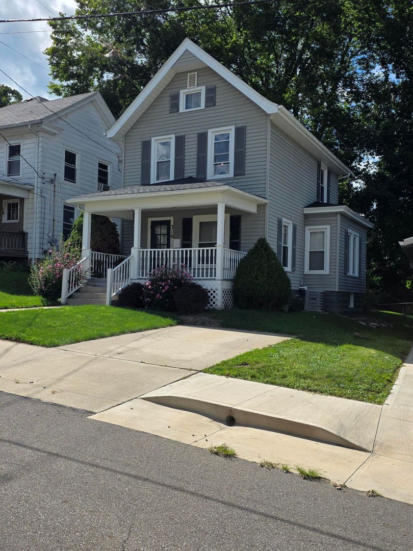 Ashland House: 310 Sharp St