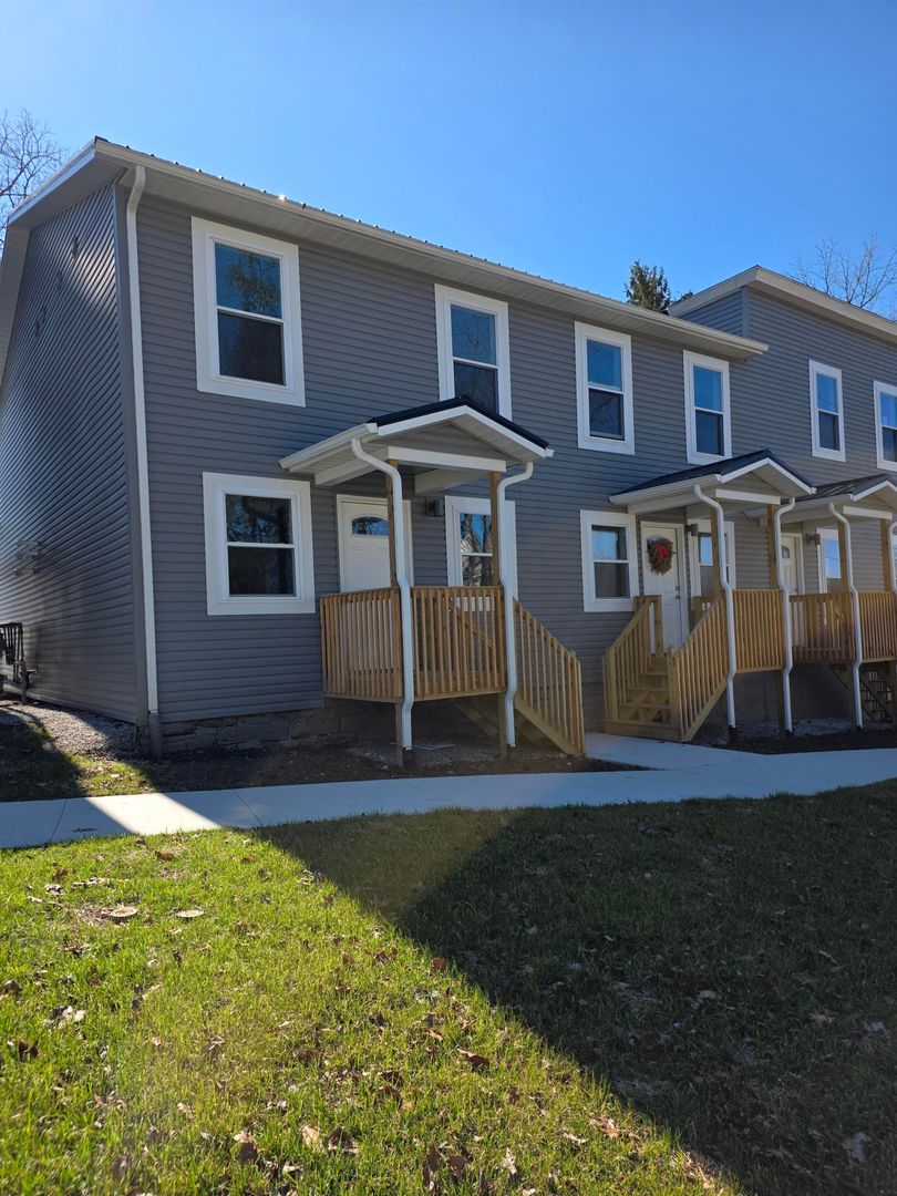 Jeromesville Apartment: 43 W. Main St