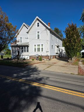 3 bedroom 1.5 bathroom Duplex – photo 1