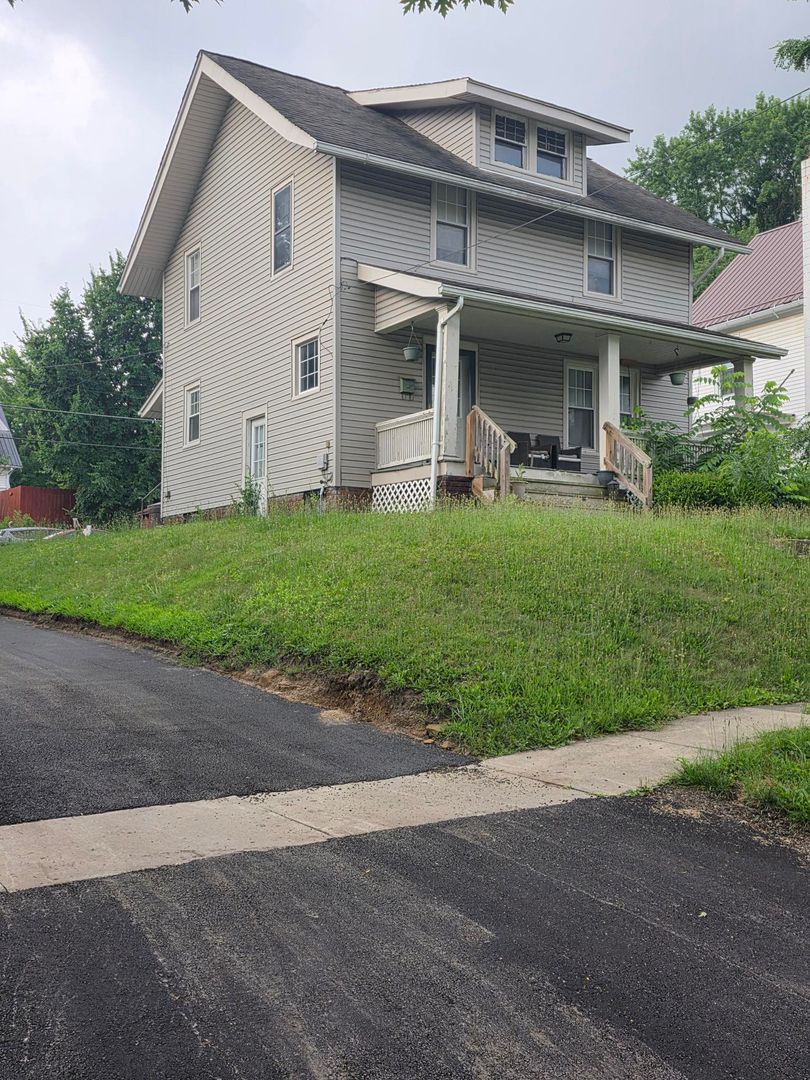 Ashland House: 227 Banning Ave