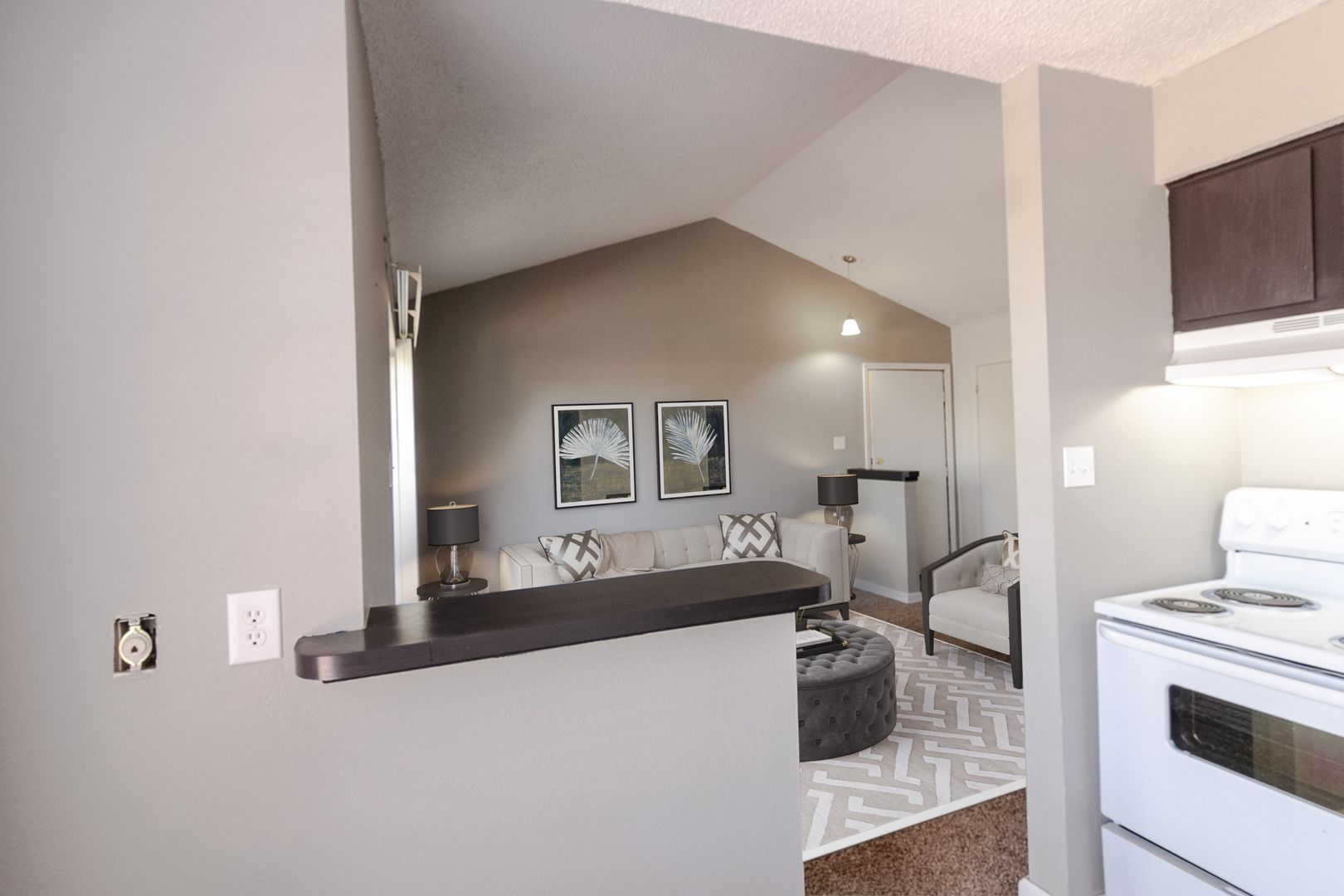 Andrews Apartment: 605 NW 15th St