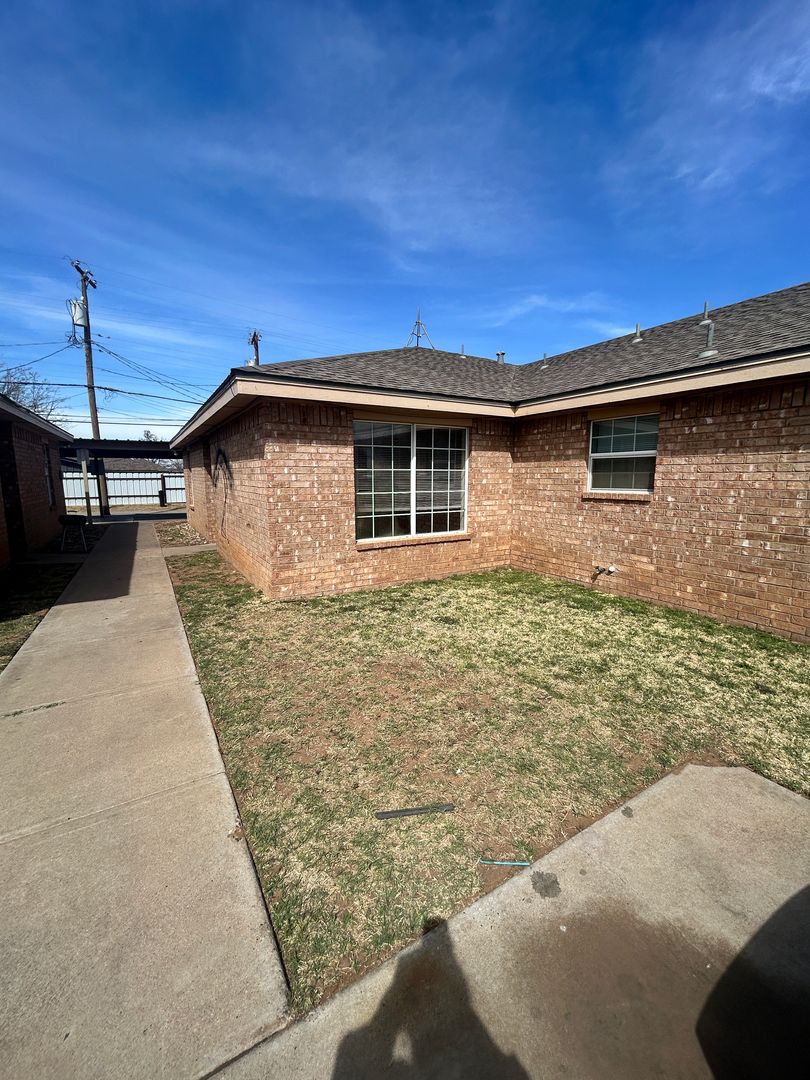 Lubbock Apartment: 1116 82nd Street