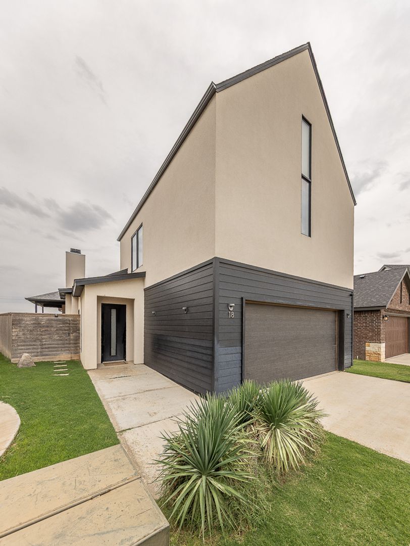 Lubbock House: 18 Wilshire Boulevard