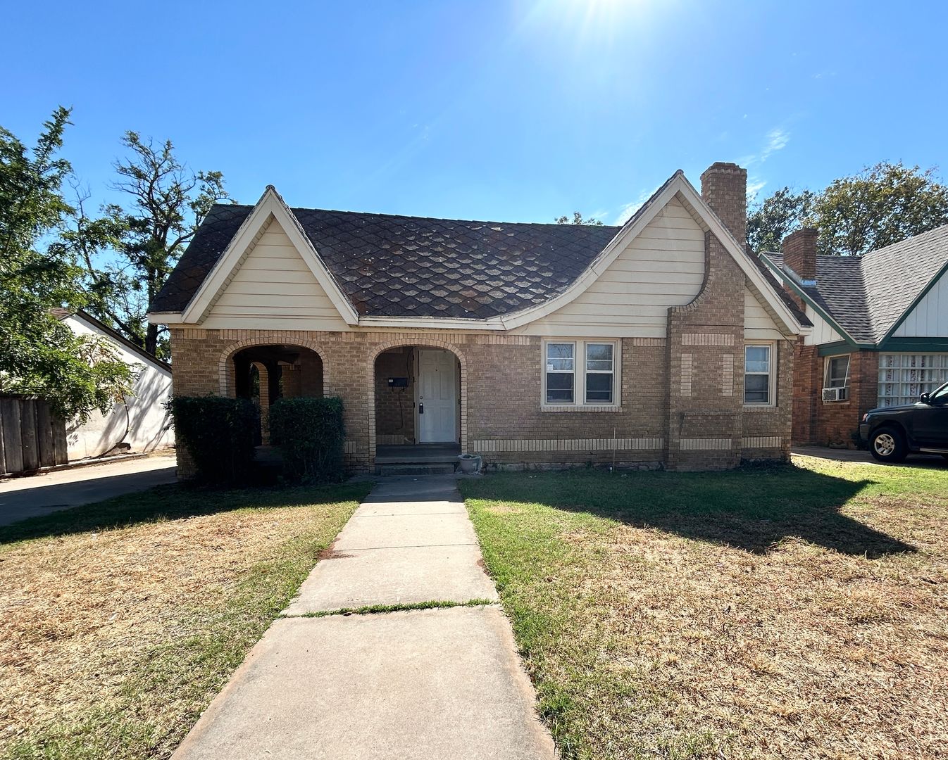 Lubbock Apartment: 2421 22nd St