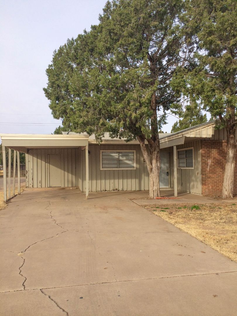 Lubbock Apartment: 1802 Elkhart Ave