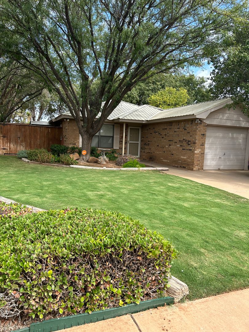 Lubbock House: 2116 91st Street