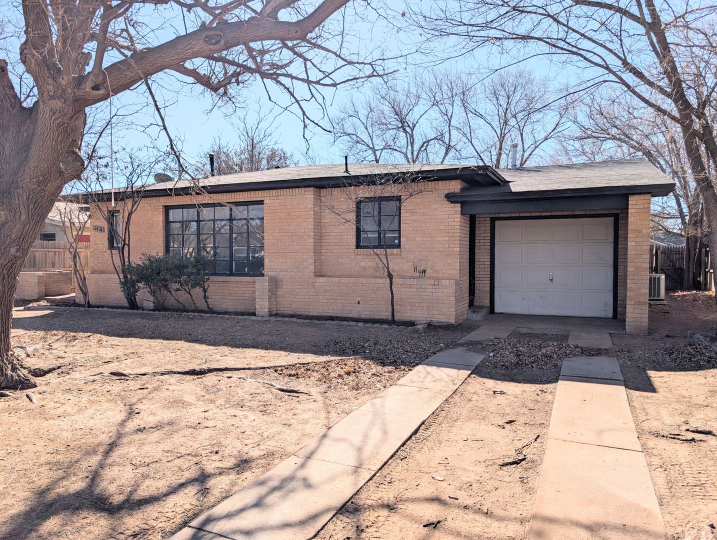 Lubbock House: 2421 31st Street