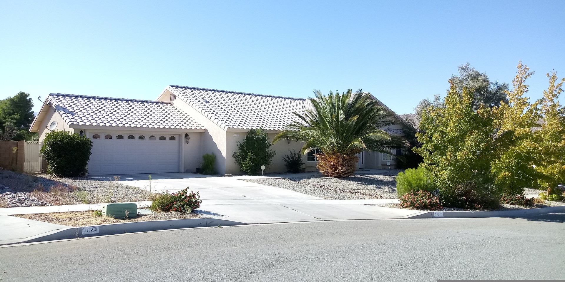 Yucca Valley House: 7816 Grand Ave.