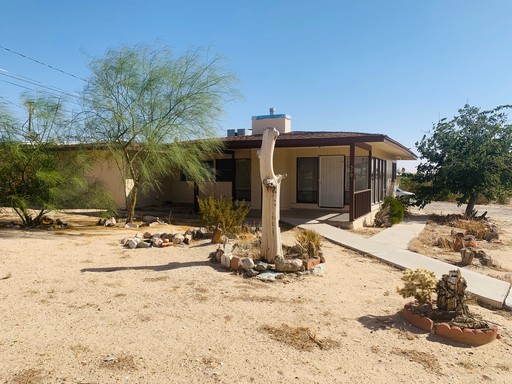 Very cool Modern 3 bedroom, 2 bath! Close to the 29 Palms Marine Base! – photo 1