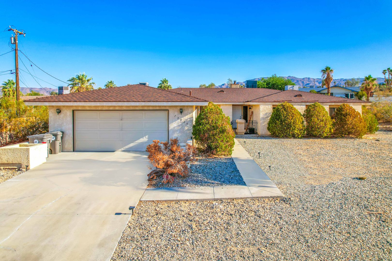 Twentynine Palms House: 73925 Samarkand Dr