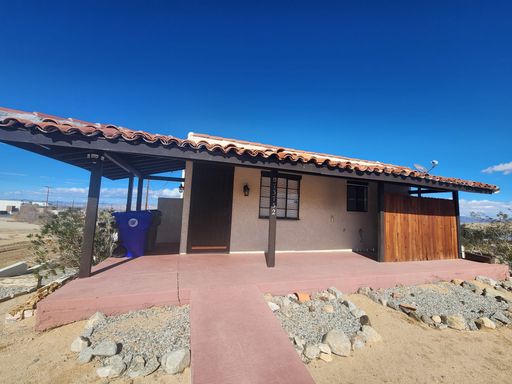 Move in Special $ 100.00 off 1st months rent! bedroom 1 bath Duplex – photo 1