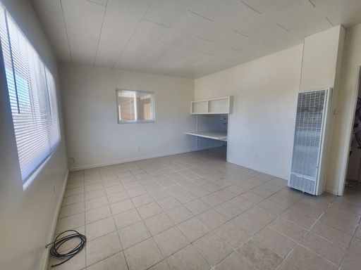 Welcome to this 2 bedroom 1 bath apartment!!