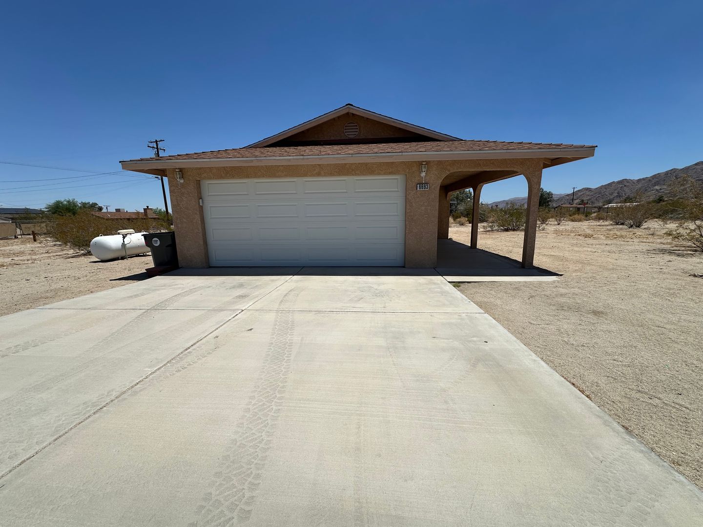 Twentynine Palms House: 6693 Mariposa Ave