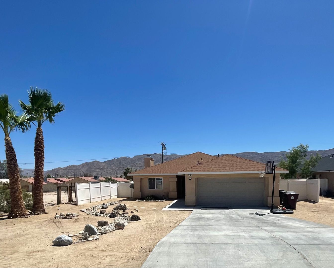 Twentynine Palms House: 72147 Sunnyslope Dr