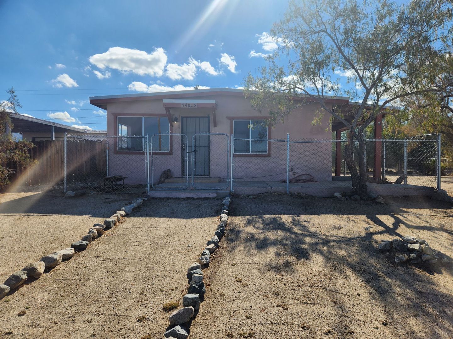 Twentynine Palms House: 74875 Alta Loma