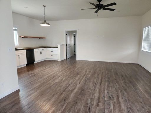 COMING 10/10/26! 1 Bedroom/ Bonus Room/ Spacious/ Newer Build/ Washer & Dryer – photo 1