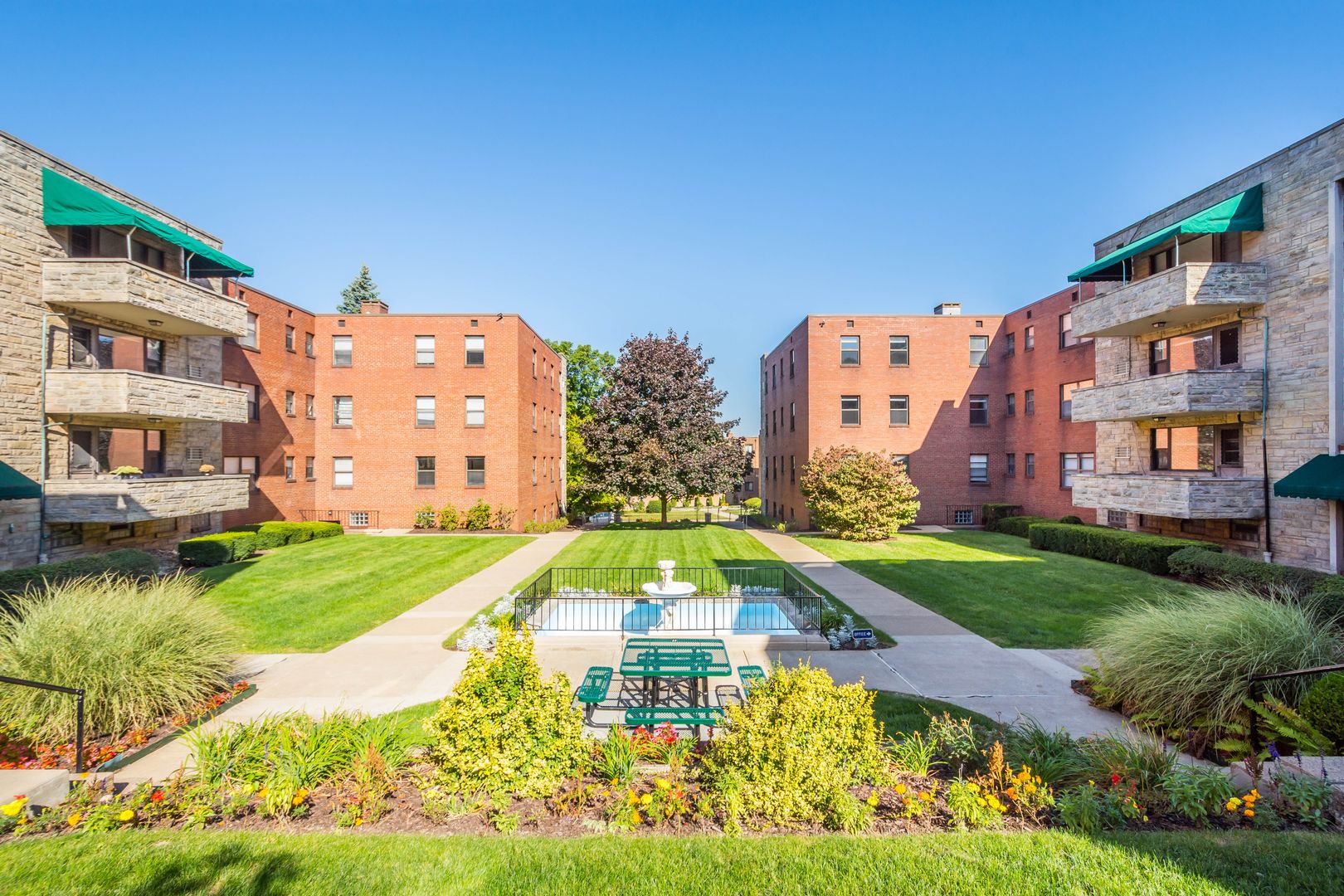 Pittsburgh Apartment: Royal Garden Apartments