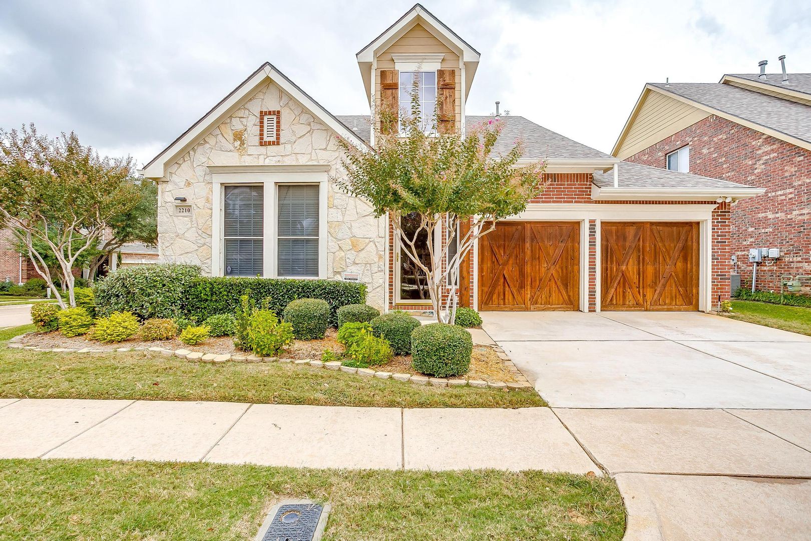 Euless House: 2210 Eagles Nest Dr