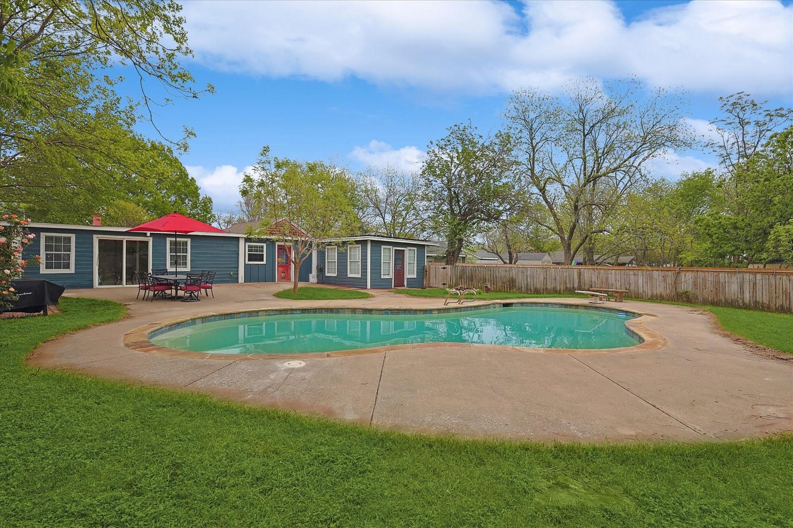 Cleburne House: 406 Bellevue Dr