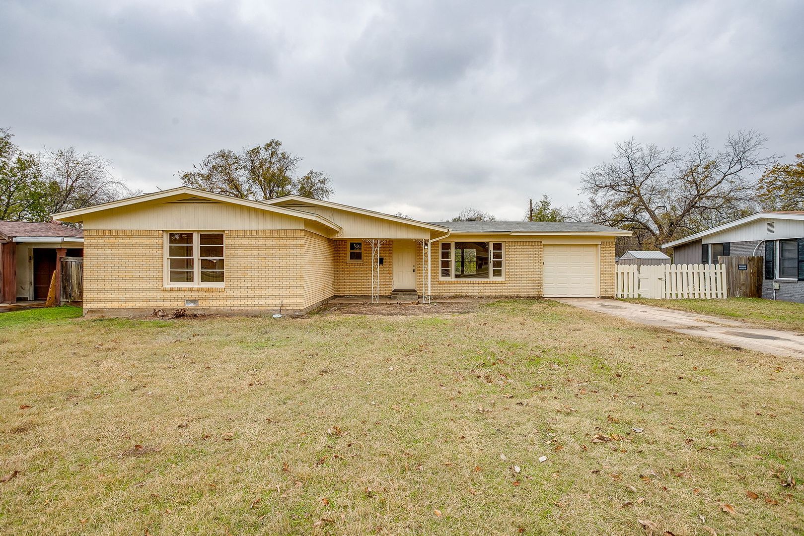 North Richland Hills House: 4315 Mackey Dr