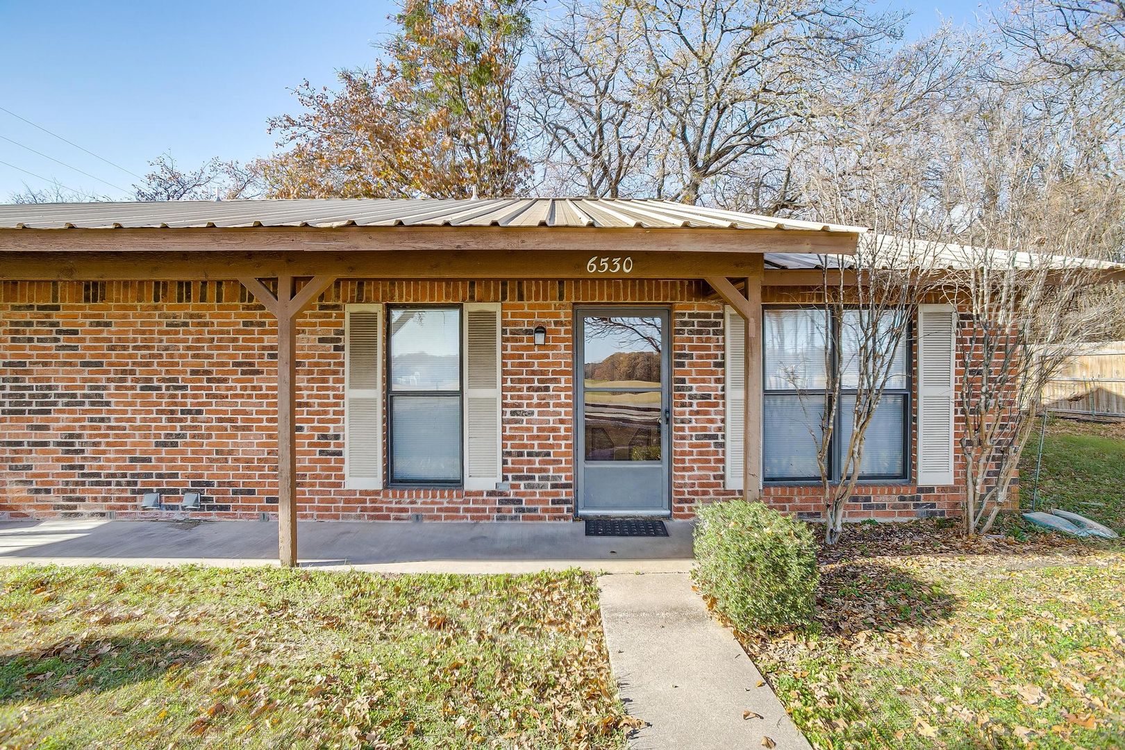 Granbury House: 6530 Fall Creek Hwy