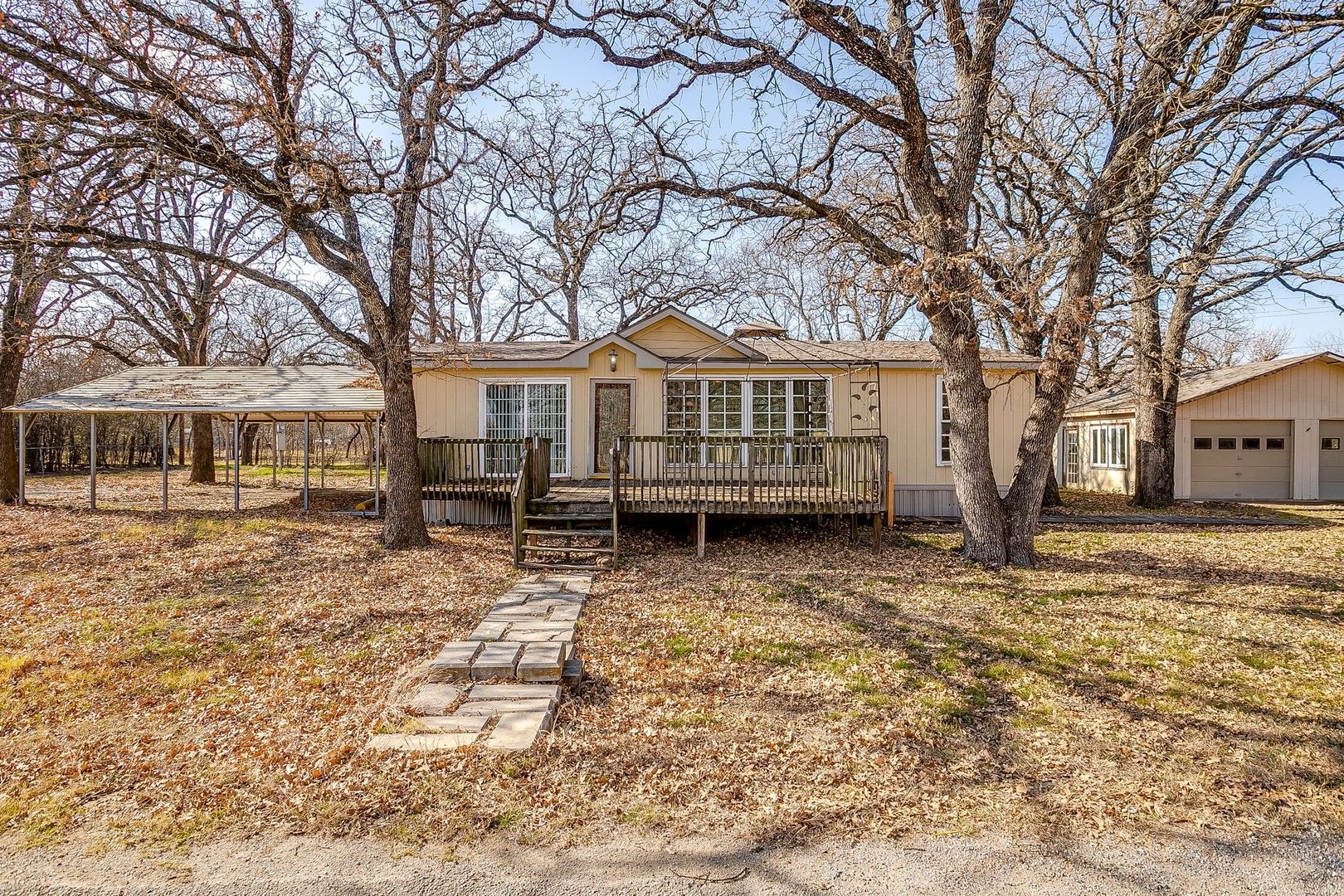 Burleson House: 12124 Lunar Ln