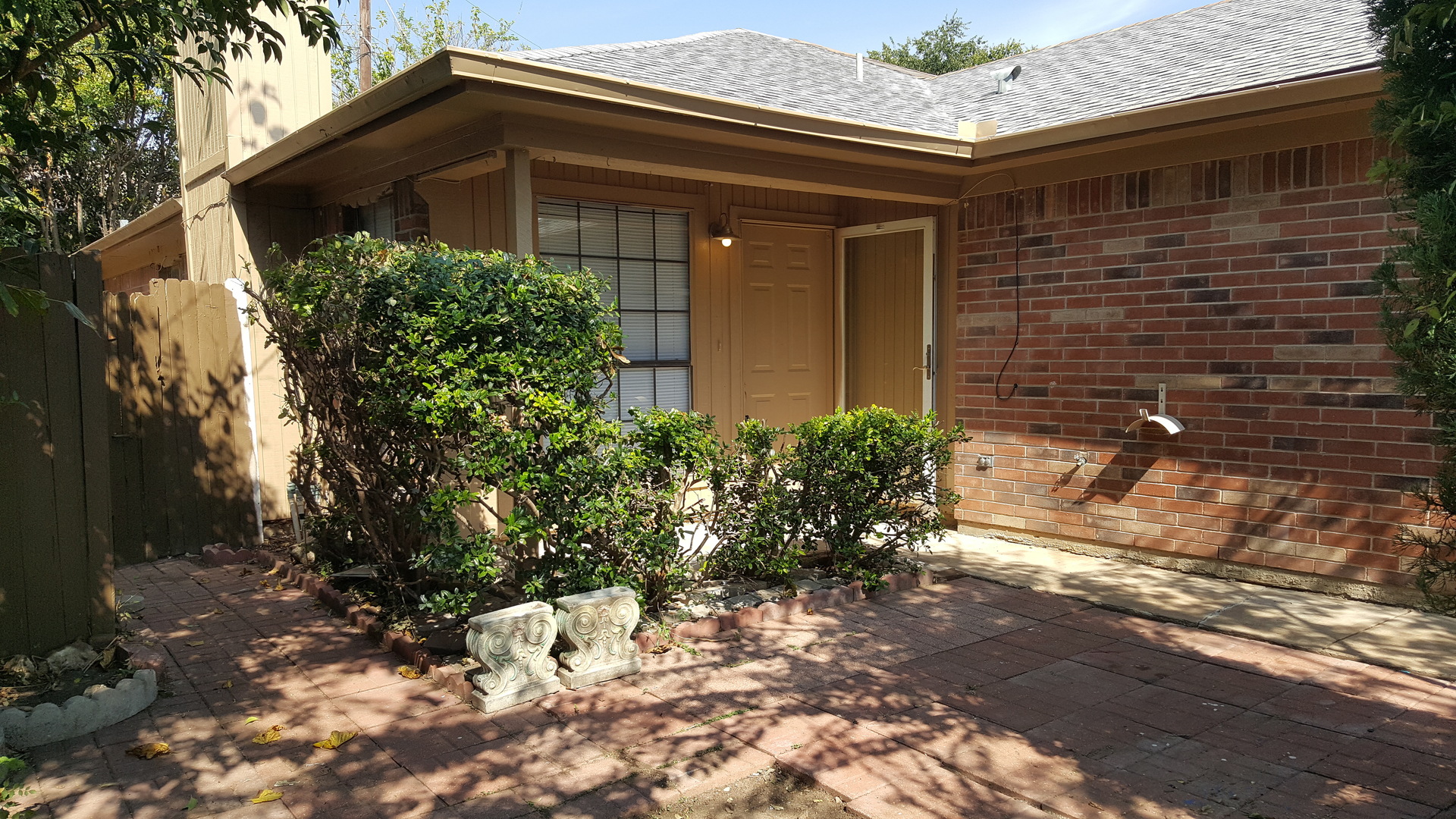 Fort Worth House: 4517 Compass Ct