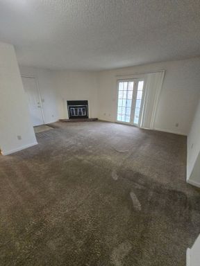 Charming 1 Bedroom, 1 Bath Garden Flat, w/ Fire Place – photo 1