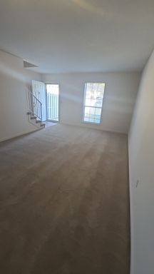 Charming 1 Bedroom, 1.5 Bath Townhouse – photo 1