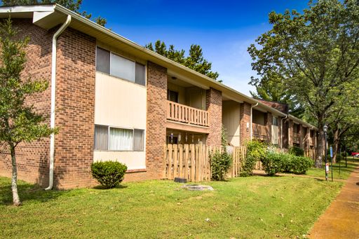 2 Bedroom, 1 Bath Garden Flat – photo 1