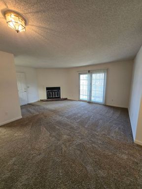 Charming 1 Bedroom, 1 Bath Garden Flat, w/ Fire Place – photo 1