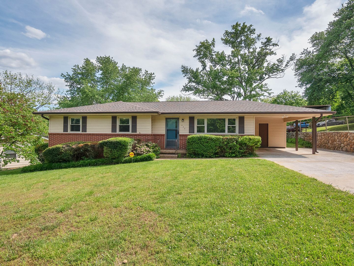 Chattanooga House: 450 Bouton Dr