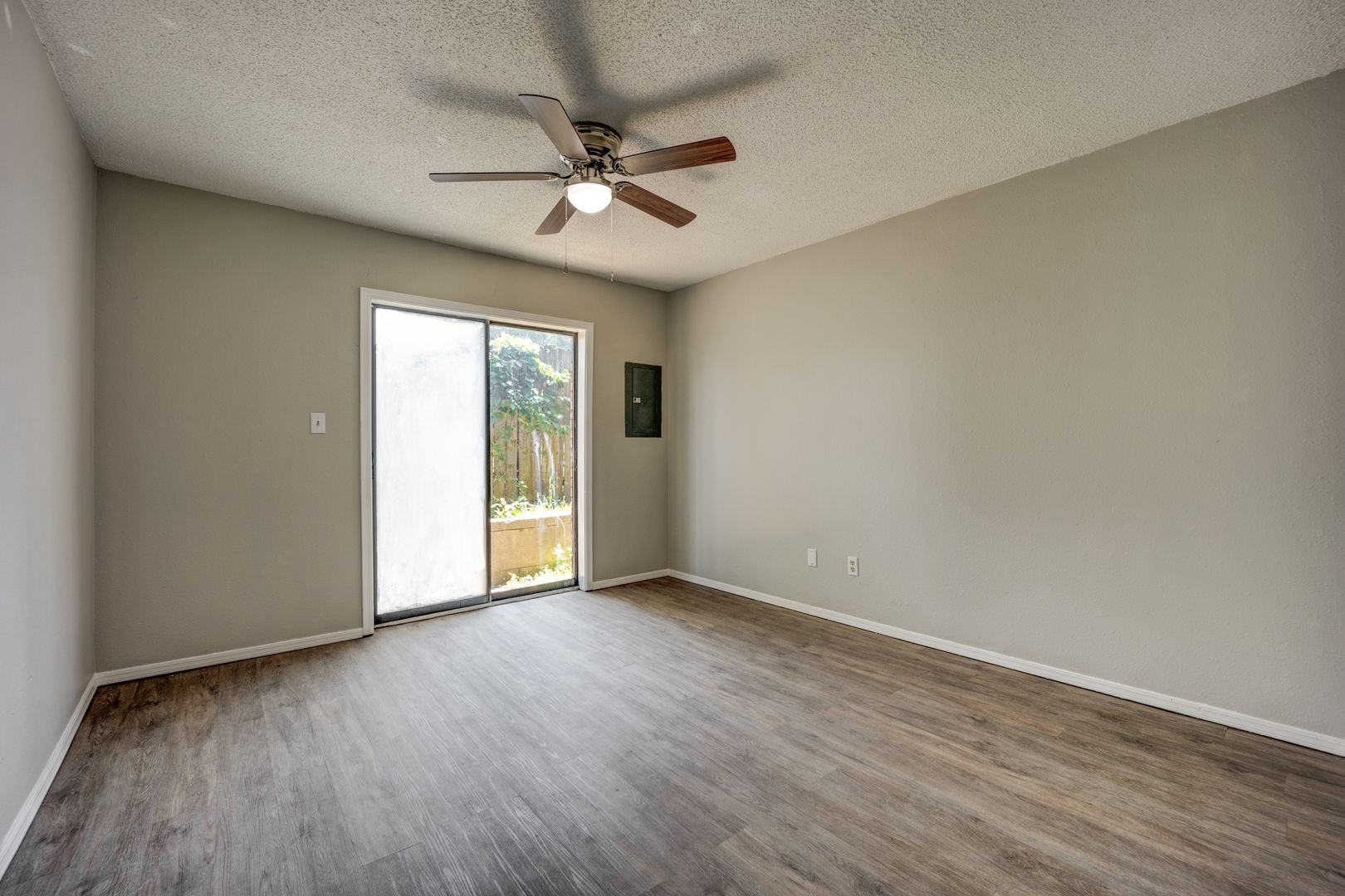MF-18-The Cottonwood Apartments 3 of 12