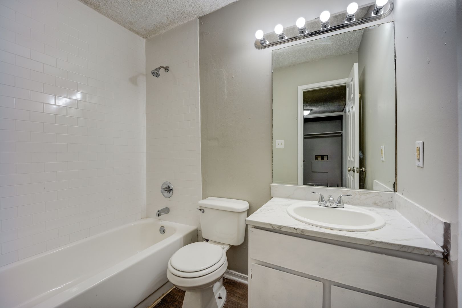 MF-18-The Cottonwood Apartments 2 of 12