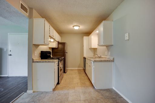 FREE MONTH RENT! Ramsey Square 2 Bedroom – photo 1