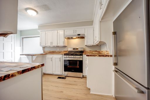 FREE MONTH RENT! Freshly Updated 3 Bedroom House – photo 1