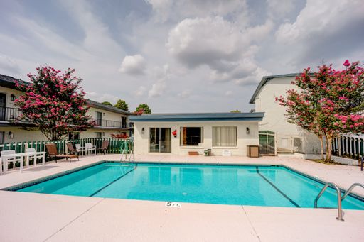FREE MONTH RENT! Mill Creek 1 Bedroom – photo 1