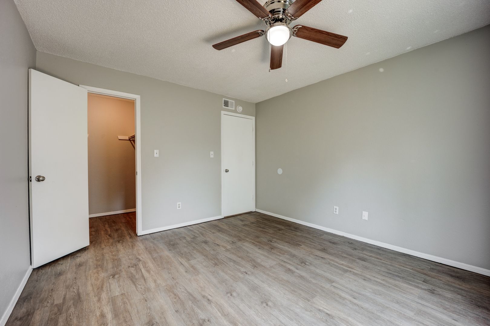 MF-18-The Cottonwood Apartments 6 of 12