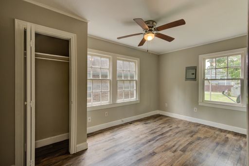 Renovated 1 Bedroom Duplex with Garage – photo 1