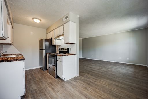 FREE MONTH RENT! The Cottonwood 1 Bedroom – photo 1
