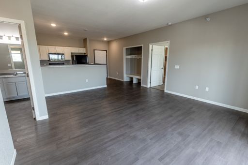 Stylish Two Bedroom with Extra Space – photo 1