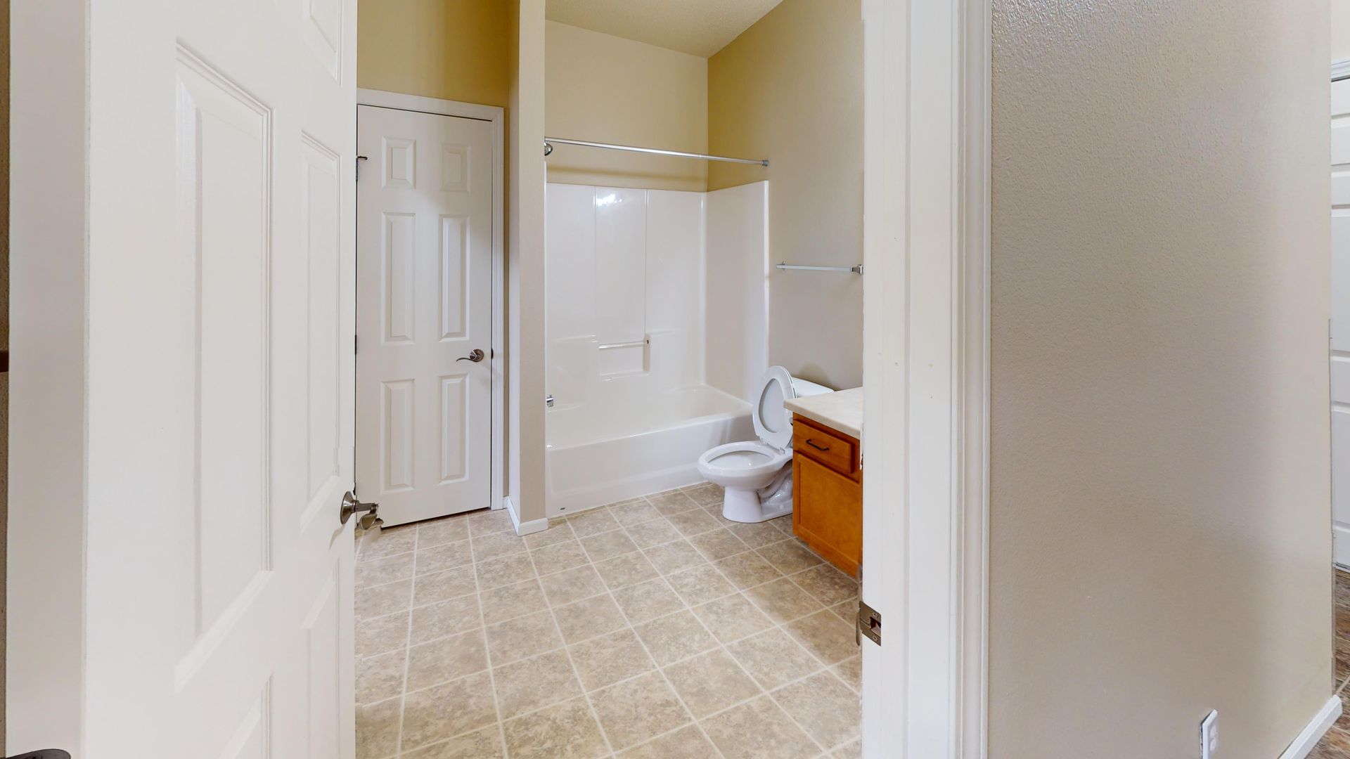 Moorhead Apartment: 1501 Belsly Blvd