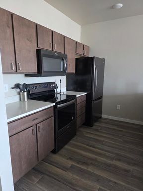 Fully Furnished One Bedroom Unit – photo 1
