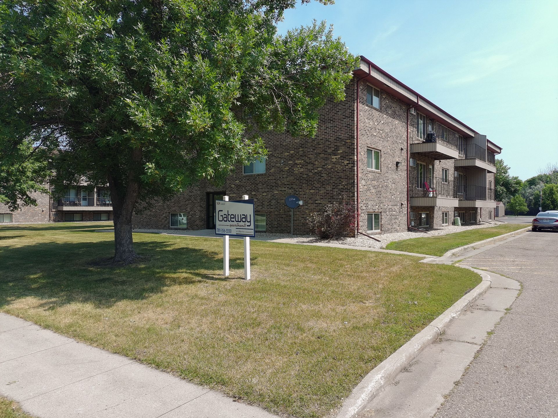 Fargo Apartment: 1624 E Gateway Circle