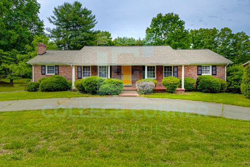 810 POLO RD AVAILABLE 6/1/2027-5/18/2028 Furnished (priced by bed) Short or Long Term – photo 1