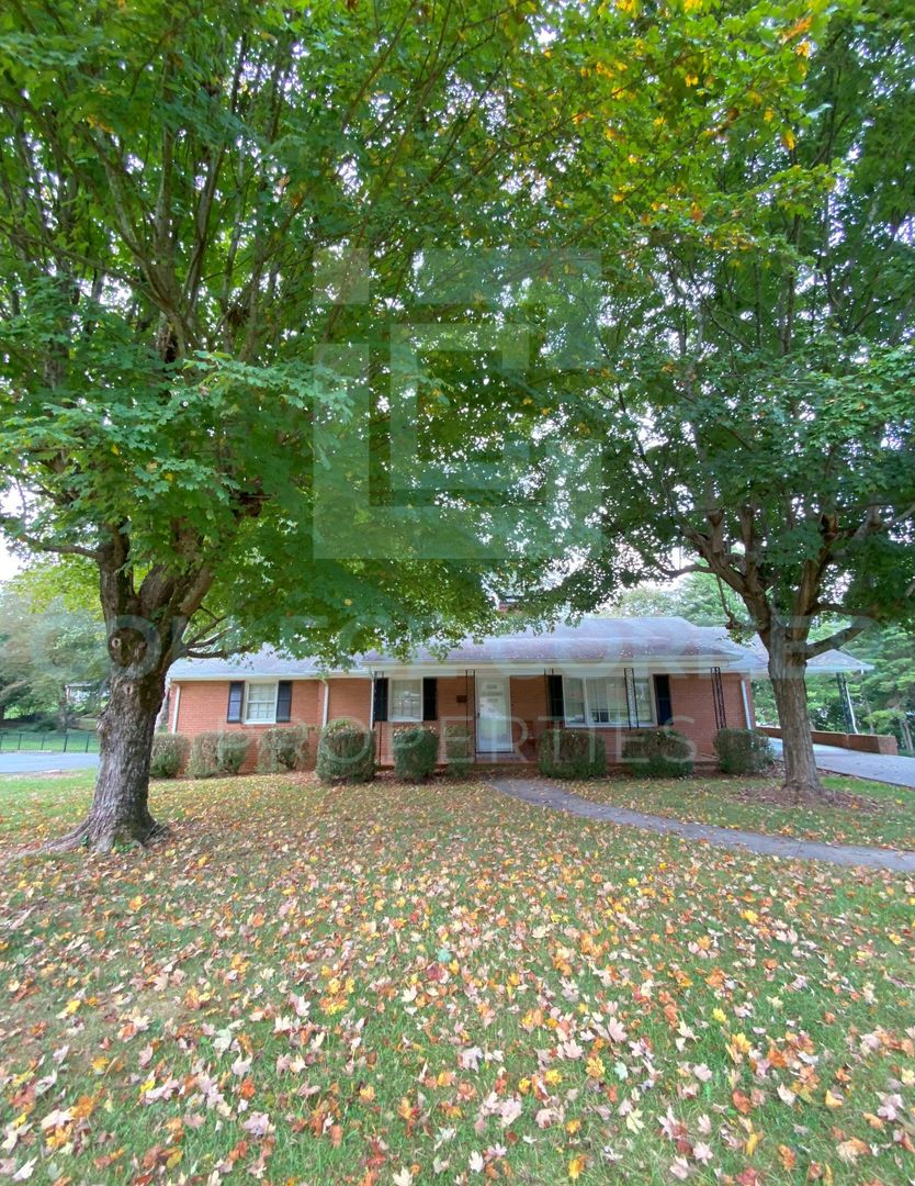 Winston Salem Apartment: 830 Delmonte  Dr