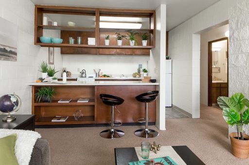 City Views, Reduced Rates - 1-Bedroom Living at Goose Hollow Tower - Student Housing – photo 1