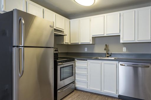 One 1st Floor Bedroom Apartment- Student Housing – photo 1