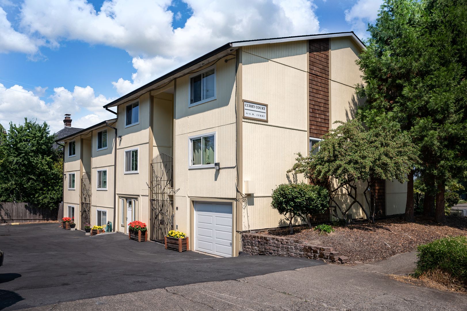 Portland Apartment: Curry Court